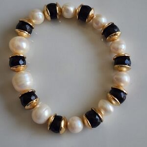 Chic Pearl and Black Bead Bracelet with Gold Accents